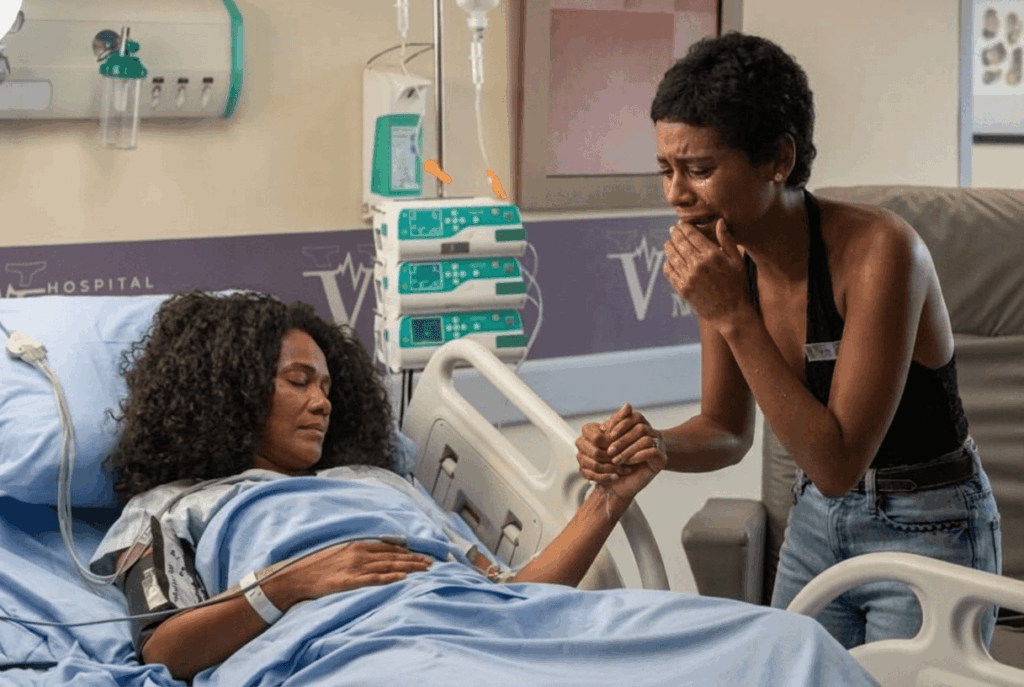 Valéria internada no hospital em cena emocionante de Coração Acelerado enquanto personagem chora ao seu lado